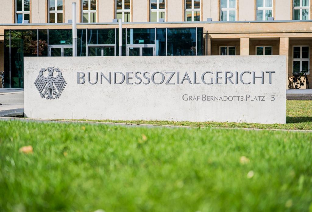 Das Bundessozialgericht prüft, ob das Arbeitslosengeld II im Jahr 2022 trotz Preisschubs ein menschenwürdiges Existenzminimum sicherte. (Archivbild) - Foto: Andreas Arnold/dpa
