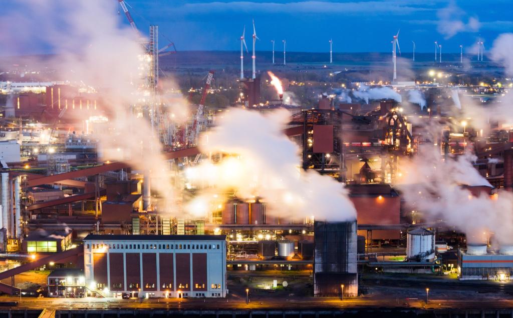 Auch die Stahlindustrie leidet. - Foto: Julian Stratenschulte/dpa