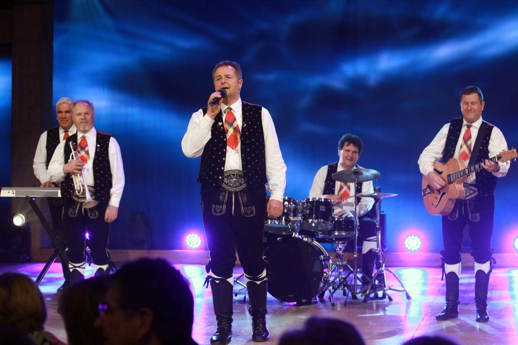 Norbert Rier (Mitte) muss sich von einer OP erholen - und wir zeitweise ersetzt. (Archivbild) - Foto: Bodo Schackow/dpa