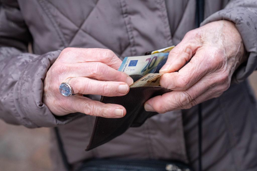 Blickpunkt Rente: Wie viel mehr oder weniger es künftig gibt, entscheidet sich im Bundestag. (Symbolbild) - Foto: Sina Schuldt/dpa
