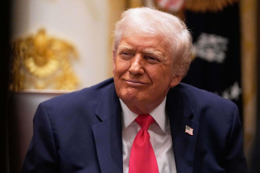 Die USA warnen in ihrer neuen Sicherheitsstrategie vor einem Demokratieverlust in Europa. - Foto: Julia Demaree Nikhinson/AP/dpa