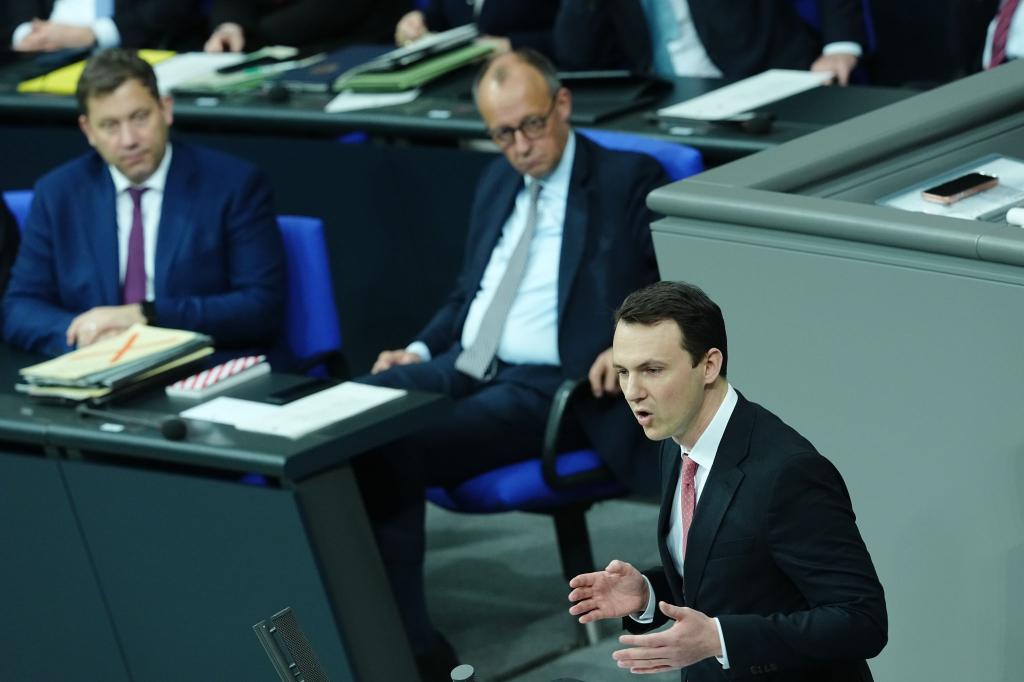 Der Chef der Jungen Gruppe in der Unionsfraktion, Reddig, will nicht zustimmen. - Foto: Kay Nietfeld/dpa