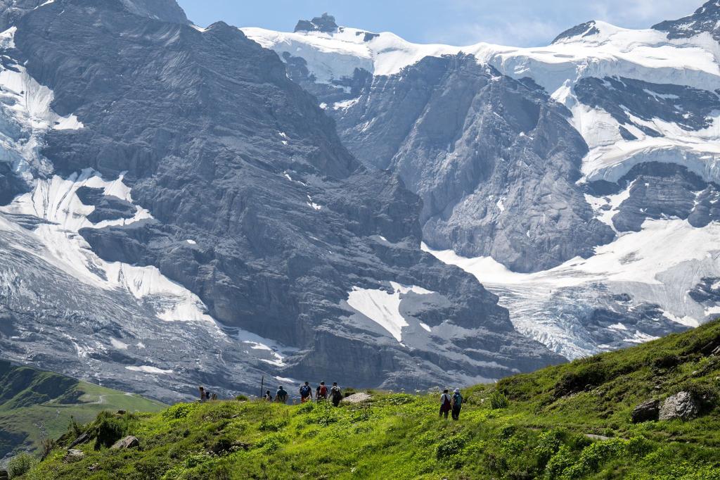 Der Bergsommer 2025 war geprägt von großer Hitze und hoch gelegenen Null-Grad-Grenzen. (Symbolbild) - Foto: Peter Schneider/KEYSTONE/dpa