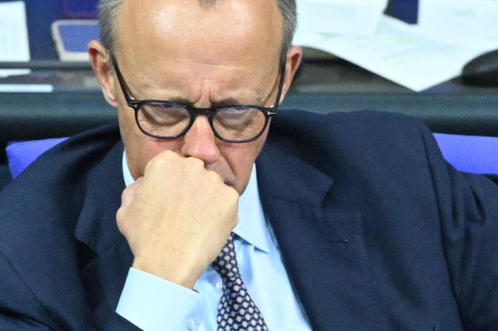 Die Rente ist durch - was kommt nun als nächstes auf den Kanzler zu? - Foto: Christophe Gateau/dpa