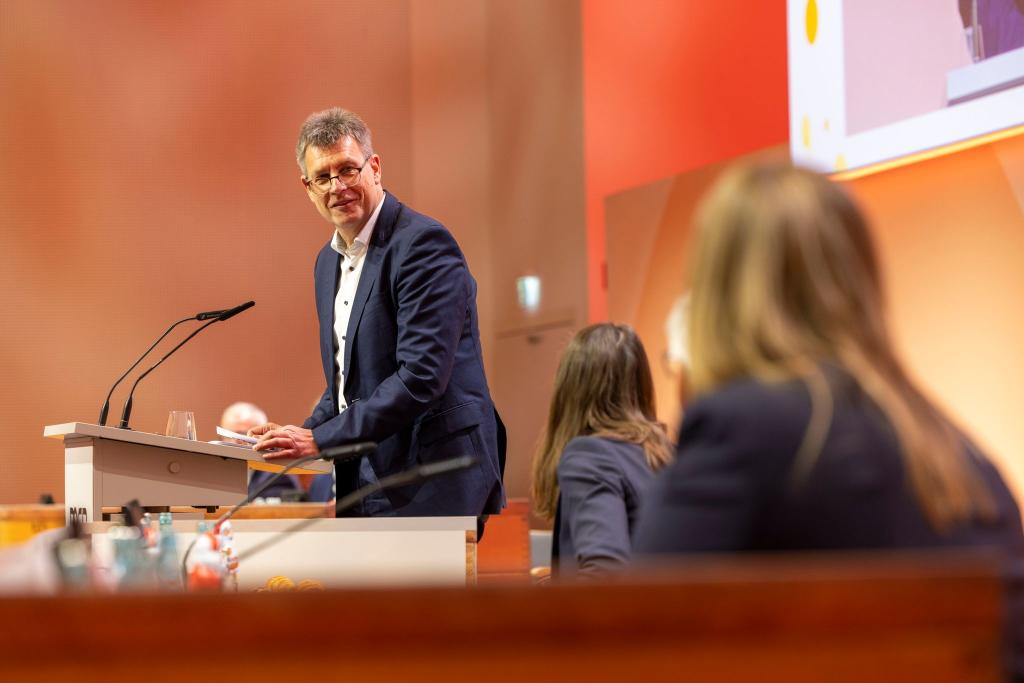 Aus Sicht von Präsident Thomas Weikert steht der DOSB geschlossen hinter einer Olympia-Bewerbung - egal, welcher Kandidat es am Ende wird. - Foto: Helmut Fricke/dpa
