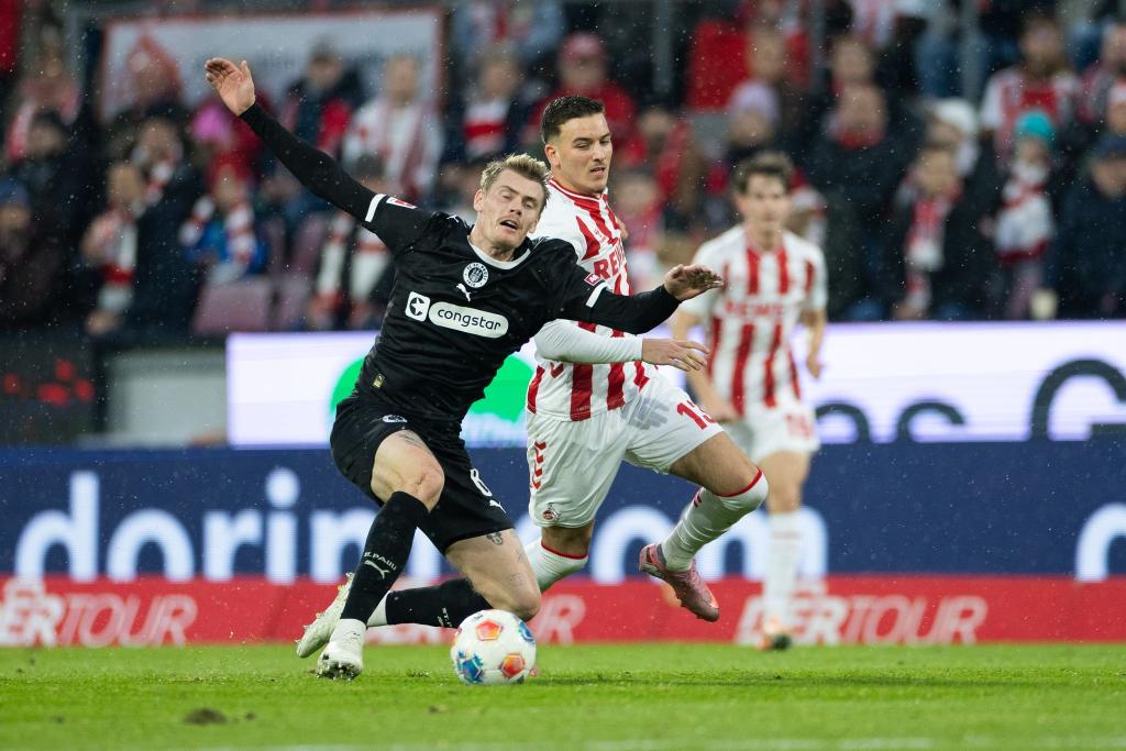 Kölns Said El Mala (r) hatte die erste gute Chance der Partie. - Foto: Rolf Vennenbernd/dpa