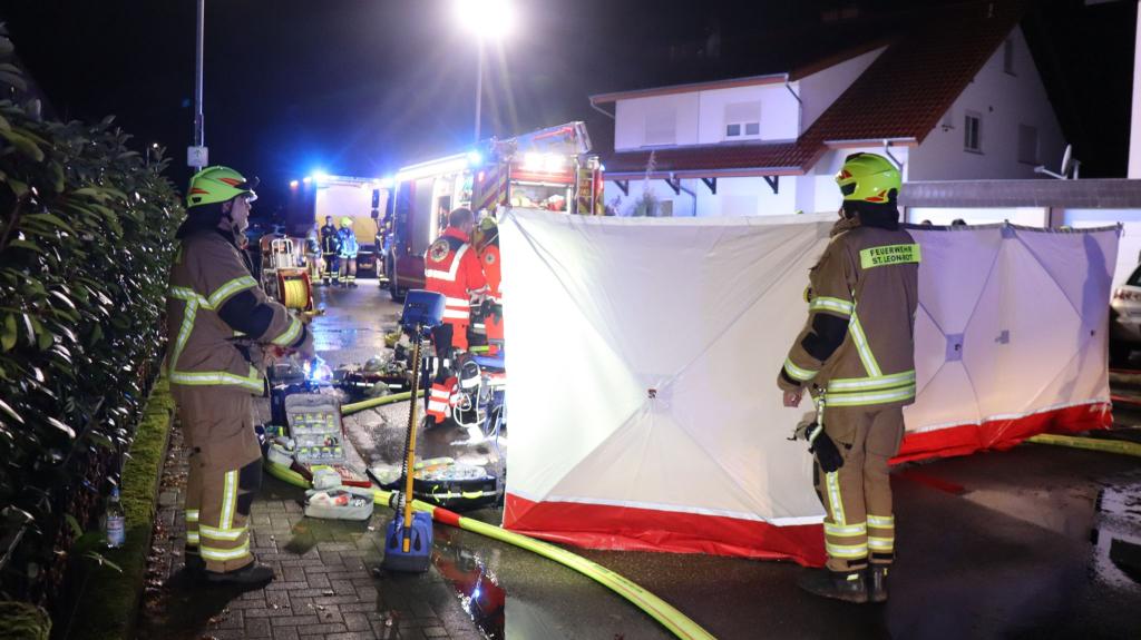 Bei einem Brand in St. Leon-Rot sind zwei Menschen ums Leben gekommen. - Foto: René Priebe/dpa