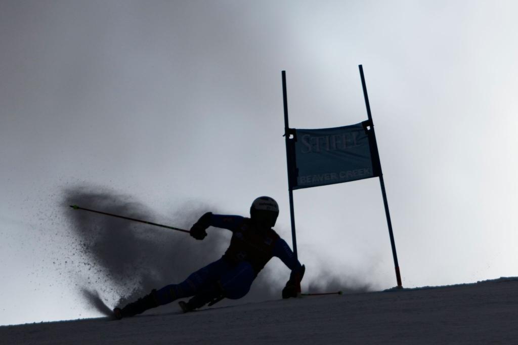 Luca de Aliprandini aus Italien tritt während des Weltcup-Riesenslalom-Rennens der Männer in Beaver Creek an. - Foto: John Locher/AP/dpa