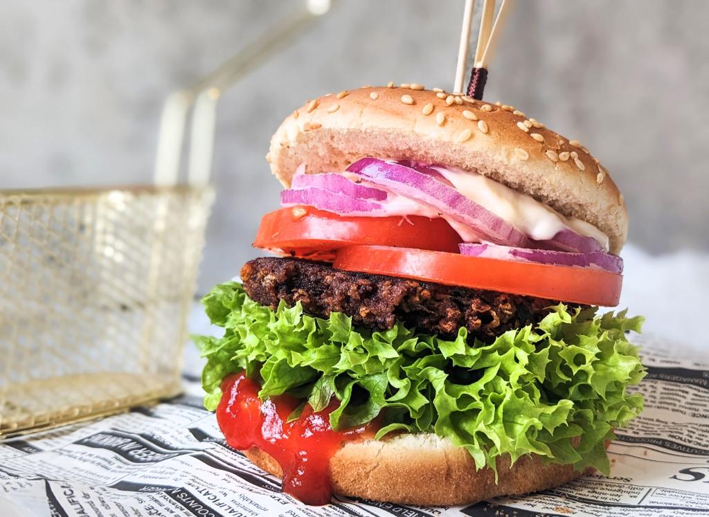 Ein neues Gutachten im Auftrag von Foodwatch hält ein EU-Verbot für Begriffe wie «Veggie-Burger» für rechtswidrig. - Foto: Doreen Hassek/haupstadtkueche.blogspot.com/dpa-tmn