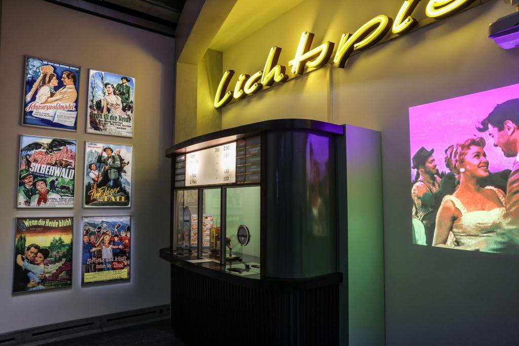 So sahen mal Kinokassen aus: Das Haus der Geschichte präsentiert einen neuen Blick auf die deutsche Geschichte. - Foto: Oliver Berg/dpa