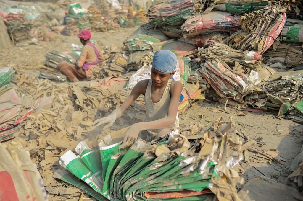 Das EU-Lieferkettengesetz soll Menschen weltweit vor Ausbeutung schützen. (Symbolbild) - Foto: Md Rafayat Haque Khan/ZUMA Press Wire/dpa