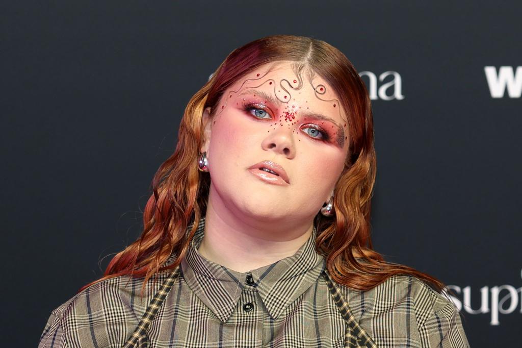 Sängerin Loi musste lernen, mit sich selbst zu sein. - Foto: Friso Gentsch/dpa