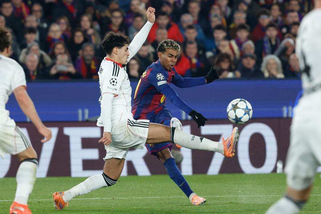 Eintracht Frankfurt hat sich für einen großen Kampf in Barcelona nicht belohnt. - Foto: Joan Monfort/AP/dpa