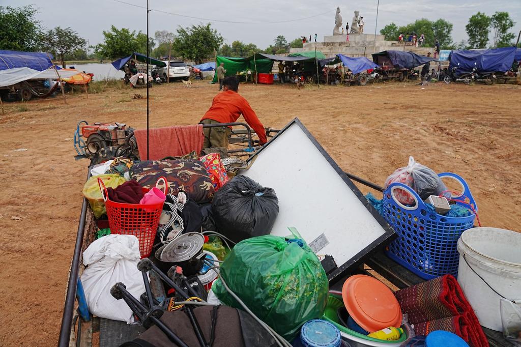 Die Kämpfe entlang der 800 Kilometer langen Grenze zwischen Thailand und Kambodscha treiben zahlreiche Einwohner in die Flucht. - Foto: Heng Sinith/AP/dpa