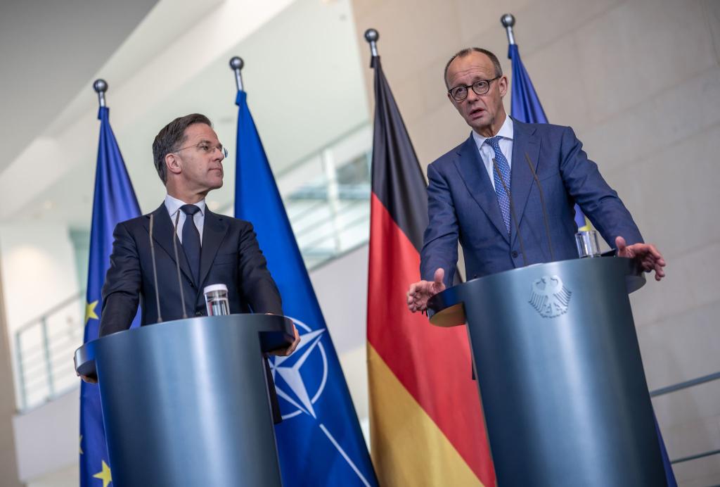 Im Zentrum der Gespräche von Kanzler Friedrich Merz (CDU) mit Nato-Generalsekretär Mark Rutte standen die Verhandlungen über eine Friedenslösung für die Ukraine. - Foto: Michael Kappeler/dpa