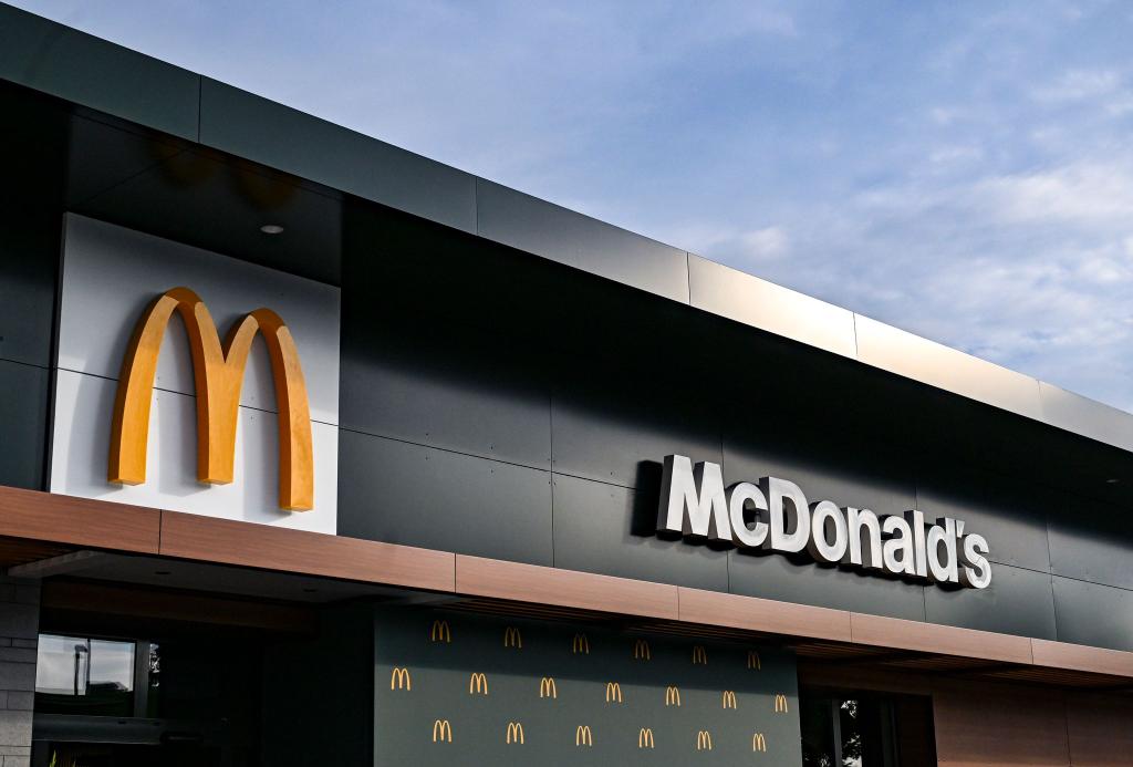 Im Internet hagelte es negative Reaktionen über den «KI-Mist». (Symbolbild) - Foto: Jens Kalaene/dpa