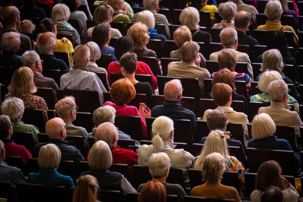 Destatis zufolge wächst die Zahl der 67-Jährigen und Älteren bis 2038 weiter. (Symbolbild) - Foto: Sina Schuldt/dpa