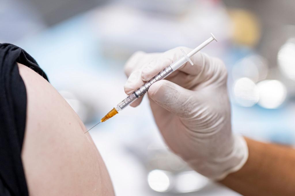 Weniger Menschen ließen sich in der vergangenen Saison gegen Influenza impfen. (Symbolbild) - Foto: Fabian Sommer/dpa