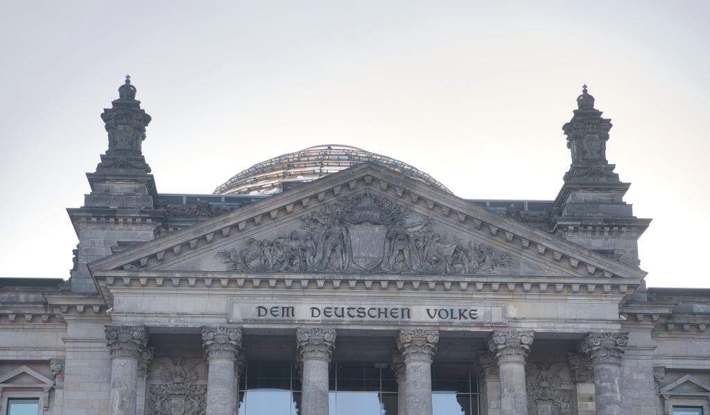 Im zurückliegenden Bundestagswahlkampf tauchten immer wieder Falschnachrichten auf. (Symbolbild) - Foto: Paul Zinken/dpa
