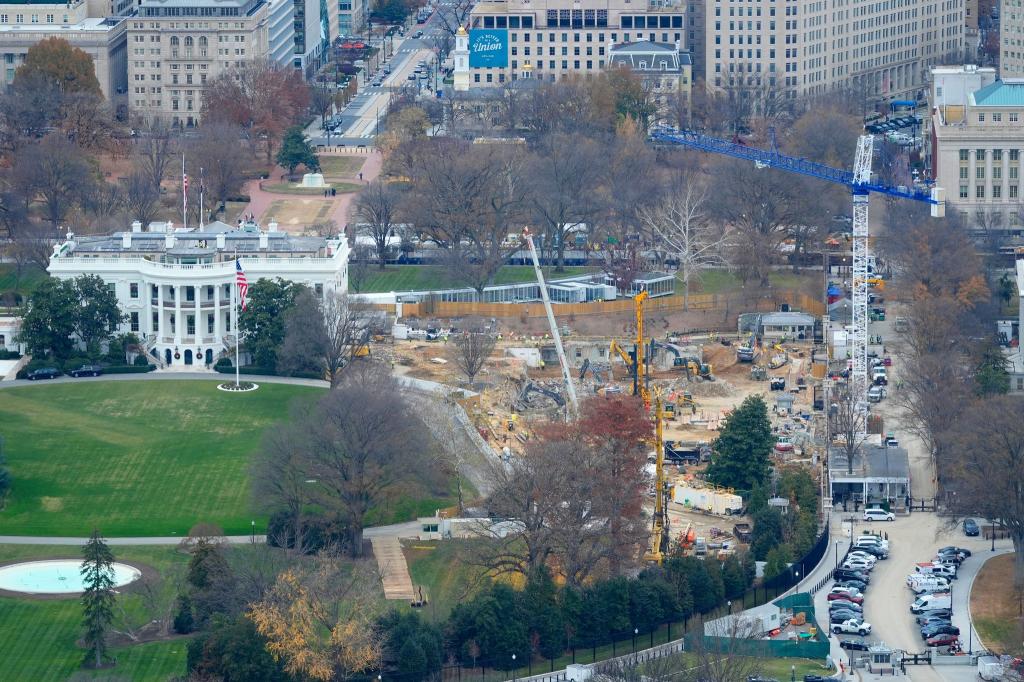 Nun gibt es eine Klage gegen den Bau von Trumps Ballsaal. (Archivbild) - Foto: Pablo Martinez Monsivais/AP/dpa