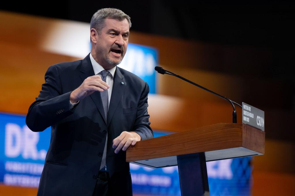 Markus Söder bekennt sich auf dem CSU-Parteitag zu Israel. - Foto: Sven Hoppe/dpa