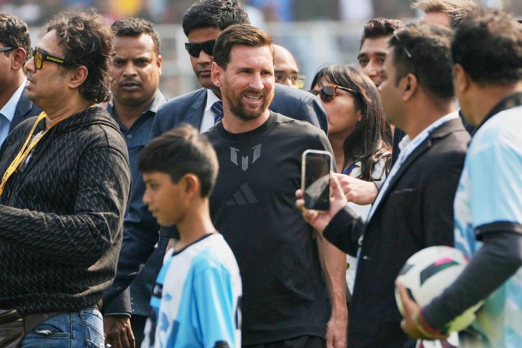 Fußball-Star Lionel Messi ist in Indien unterwegs. - Foto: Bikas Das/AP/dpa