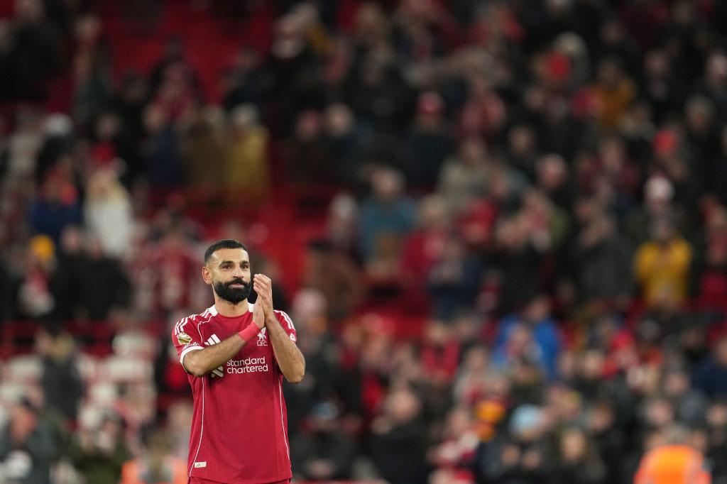 Nur ein Dankeschön - oder schon ein Abschied? Mo Salah nach dem Liverpooler Sieg - Foto: Jon Super/AP/dpa