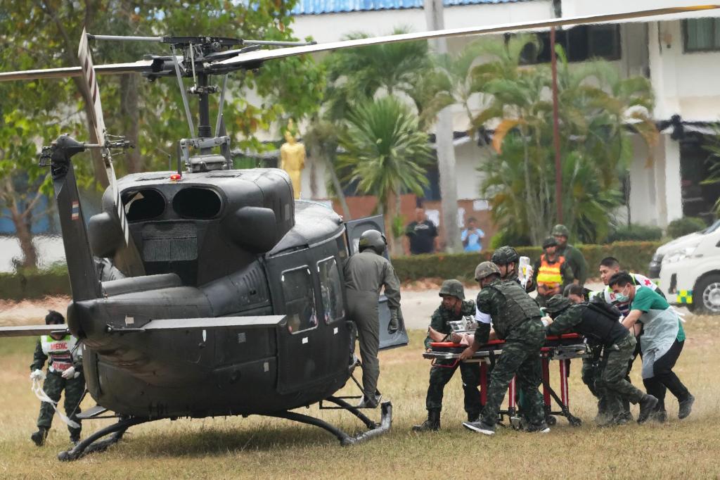  In der Nacht auf Sonntag meldeten beide Seiten Angriffe entlang der Front. - Foto: Sakchai Lalit/AP/dpa