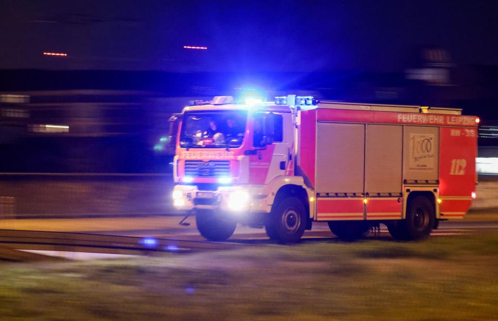 Bei einem Brand in Seifhennersdorf stirbt eine 81-Jährige. (Symbolbild) - Foto: Jan Woitas/dpa