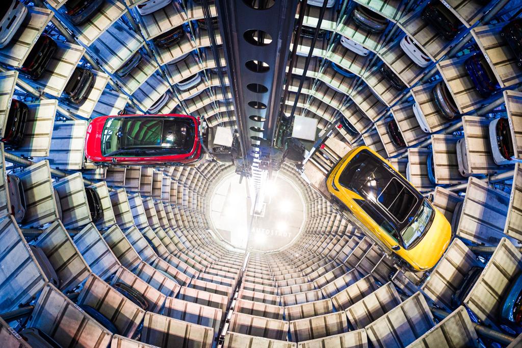 Der operative Gewinn der deutschen Autobauer sackte im dritten Quartal weiter ab. (Symbolfoto) - Foto: Moritz Frankenberg/dpa