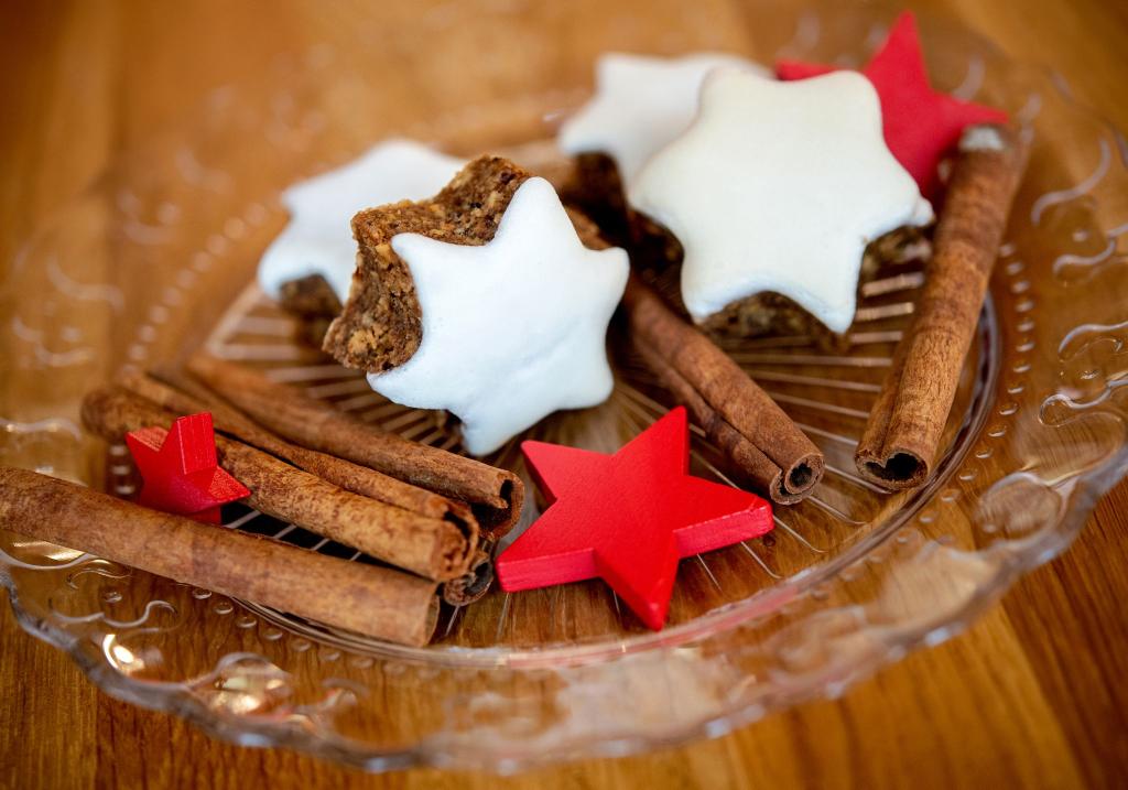 Wir verbinden den Geruch und Geschmack von Lebkuchen, Glühwein und Zimtsternen mit Weihnachten, weil es diese traditionell zu der Zeit bei uns gibt. (Symbolbild) - Foto: Hauke-Christian Dittrich/dpa