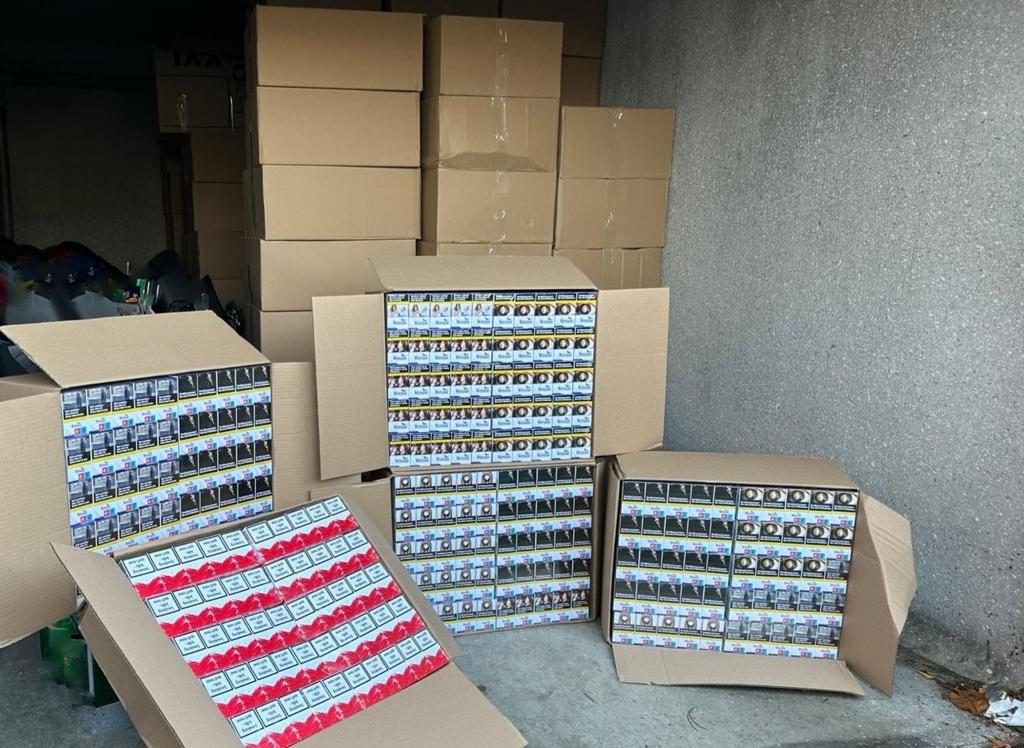 Der Zugriff erfolgte bereits in der vergangenen Woche als eine Observationseinheit des Zollfahndungsamts Essen die Auslieferung und Übergabe der Ware beobachtete. - Foto: --/ZFA Essen/dpa