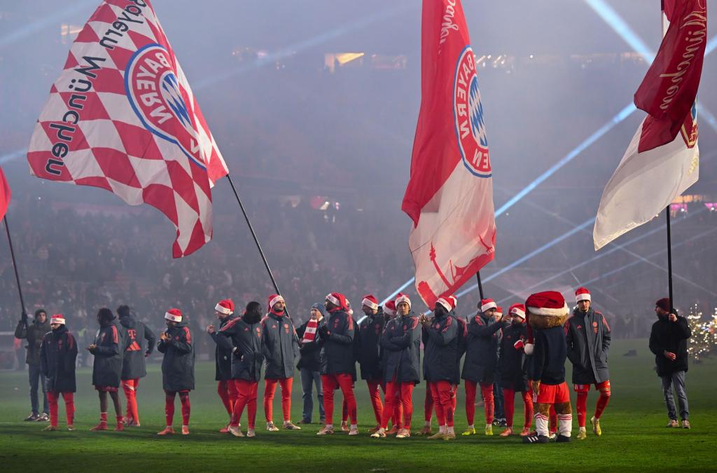 Nicht als Sieger zur Weihnachtsfeier im Stadion: Die Stars des FC Bayern. - Foto: Sven Hoppe/dpa