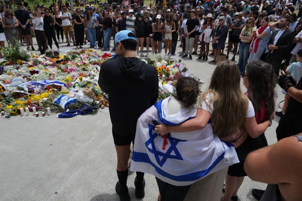 In Australien herrscht am Tag nach dem verheerenden Anschlag tiefer Schock. - Foto: Mark Baker/AAP/dpa