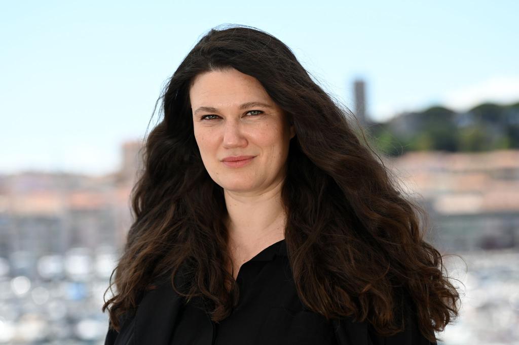 Regisseurin Mascha Schilinski nimmt mit ihrem Film «In die Sonne schauen» eine Oscar-Hürde. (Archivbild) - Foto: Stefanie Rex/dpa