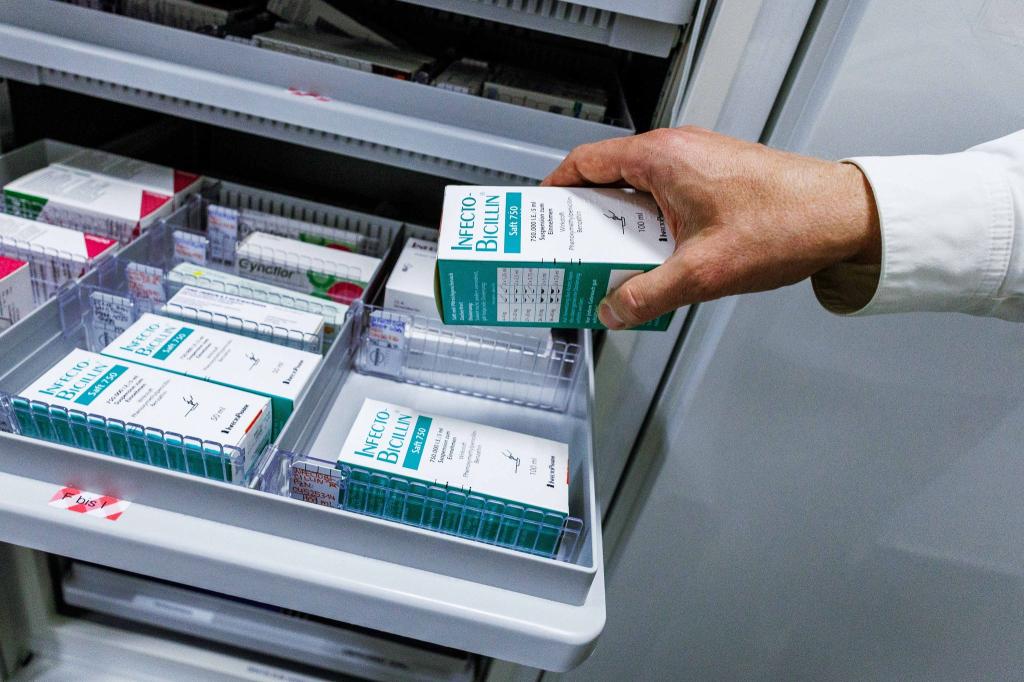 Viele Antibiotika basieren auf Penicillinen. (Illustration) - Foto: Carsten Koall/dpa