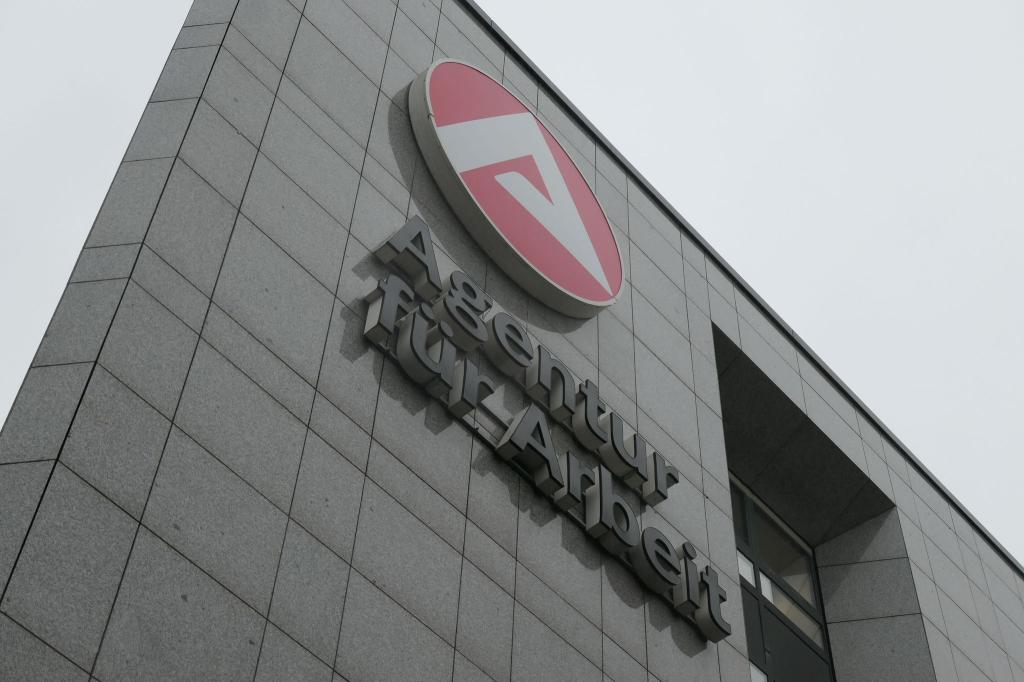 Mit Hilfe und Härte sollen die Behörden den Hilfebeziehenden begegnen. (Archivfoto) - Foto: Helge Toben/dpa