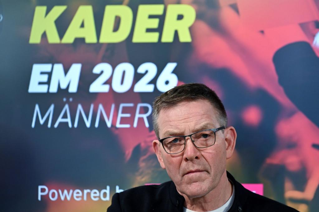 Bundestrainer Alfred Gislason strebt mit der DHB-Auswahl das EM-Halbfinale an. - Foto: Federico Gambarini/dpa