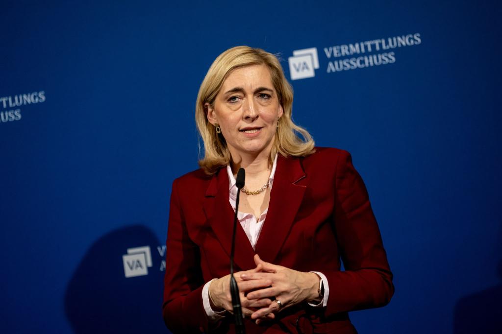 Gesundheitsministerin Nina Warken begrüßte den Kompromiss im Vermittlungsausschuss. - Foto: Fabian Sommer/dpa