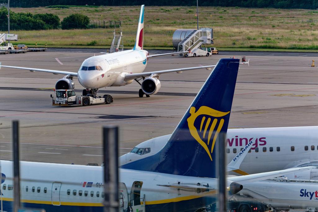 Eurowings und Ryanair bieten Direktflüge von deutschen Flughäfen an. - Foto: Henning Kaiser/dpa