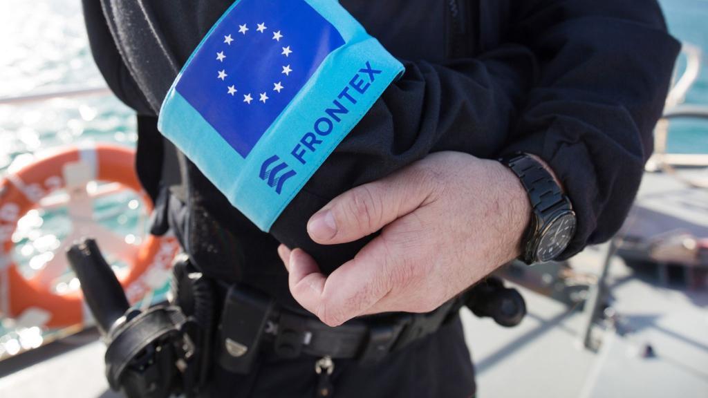 Die europäische Grenzschutzagentur Frontex sieht sich mit Schadenersatzklagen von Schutzsuchenden konfrontiert. (Archivbild) - Foto: Christian Charisius/dpa