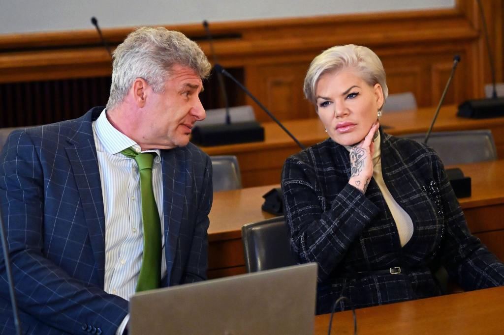 Melanie Müller bestreitet, einen Hitlergruß gezeigt zu haben. - Foto: Jennifer Brückner/dpa