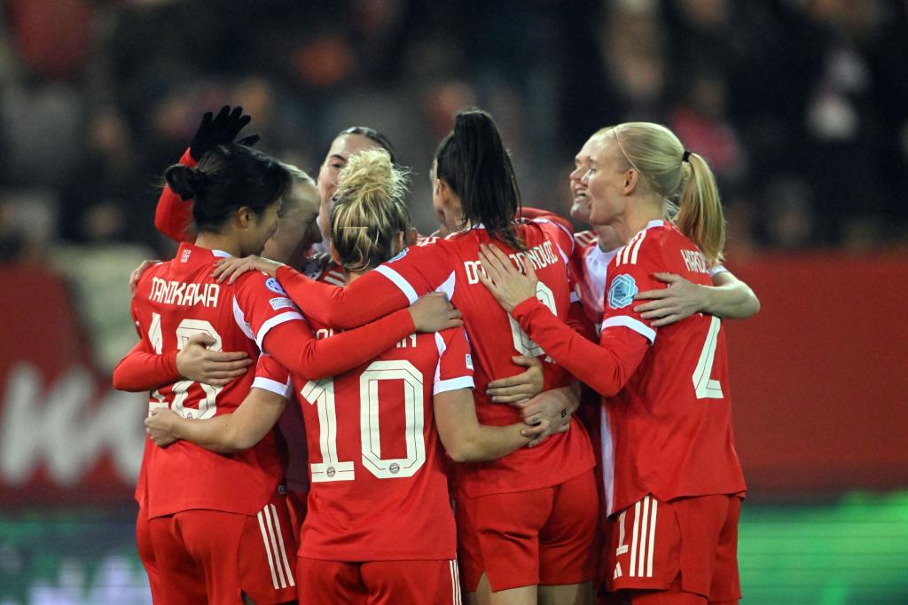 Die Bayern-Frauen freuen sich auf das Viertelfinale in der Champions League. - Foto: Jens Niering/dpa