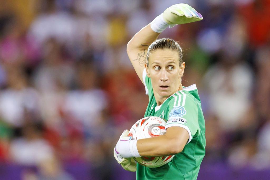 Ann-Katrin Berger setzt ihre Karriere im Nationalteam fort. (Archivbild) - Foto: Michael Buholzer/KEYSTONE/dpa