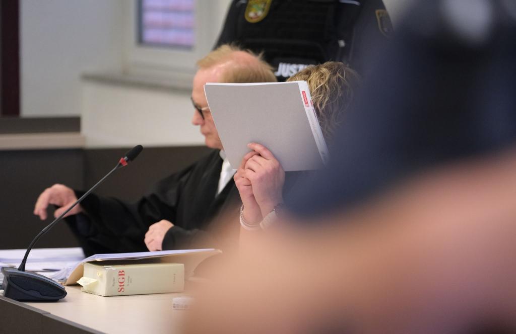 Vor dem Landgericht in Dessau-Roßlau ist eine Zwillingsmutter nach dem Tod ihrer Kinder verurteilt worden. (Archivbild) - Foto: Sebastian Willnow/dpa