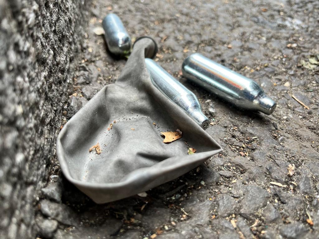 «Lachgas ist kein Spiel und keine harmlose Partydroge, sondern ein hohes Risiko für die Gesundheit», sagt die Bundesgesundheitsministerin. (Symbolbild) - Foto: Julia Kilian/dpa