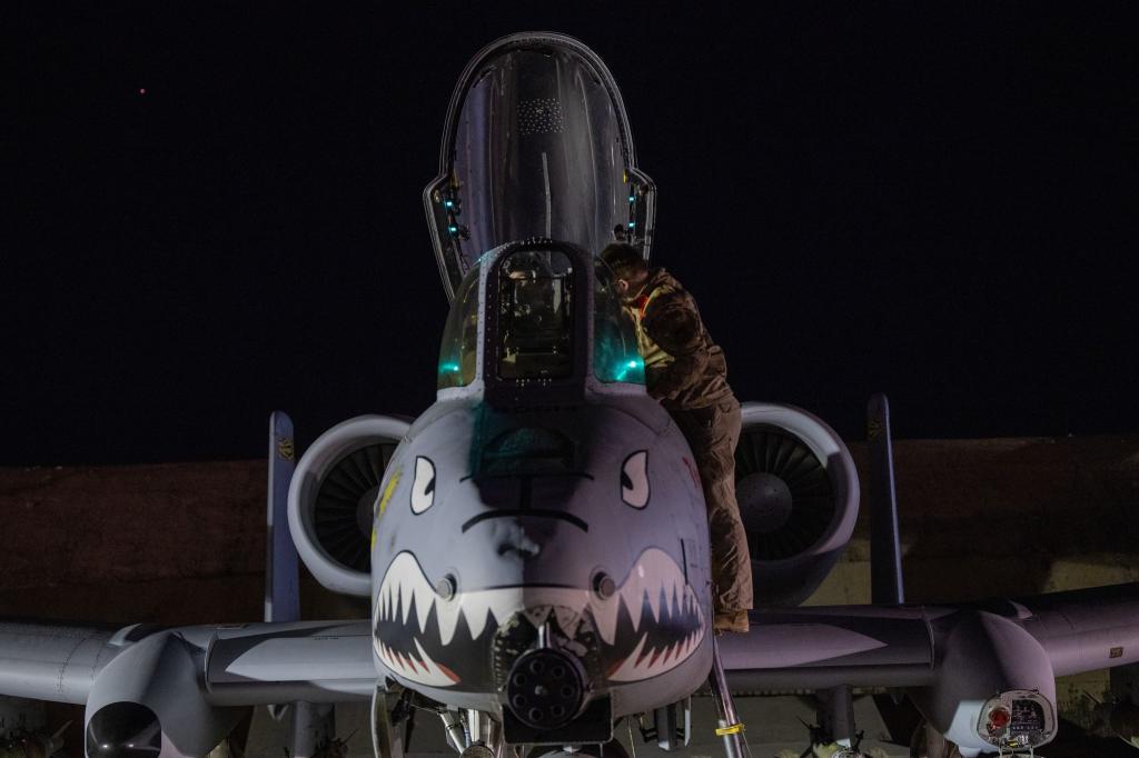 Ein A-10 Thunderbolt II wird für einen Flug vorbereitet. - Foto: Uncredited/U.S. Air Force via DVIDS/AP/dpa