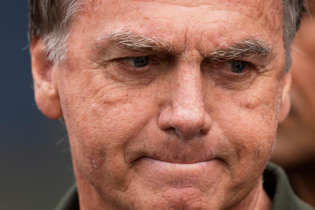 Wegen eines versuchten Staatsstreichs wurde Bolsonaro zu mehr als 27 Jahren Freiheitsstrafe verurteilt. (Archivbild) - Foto: Eraldo Peres/AP/dpa