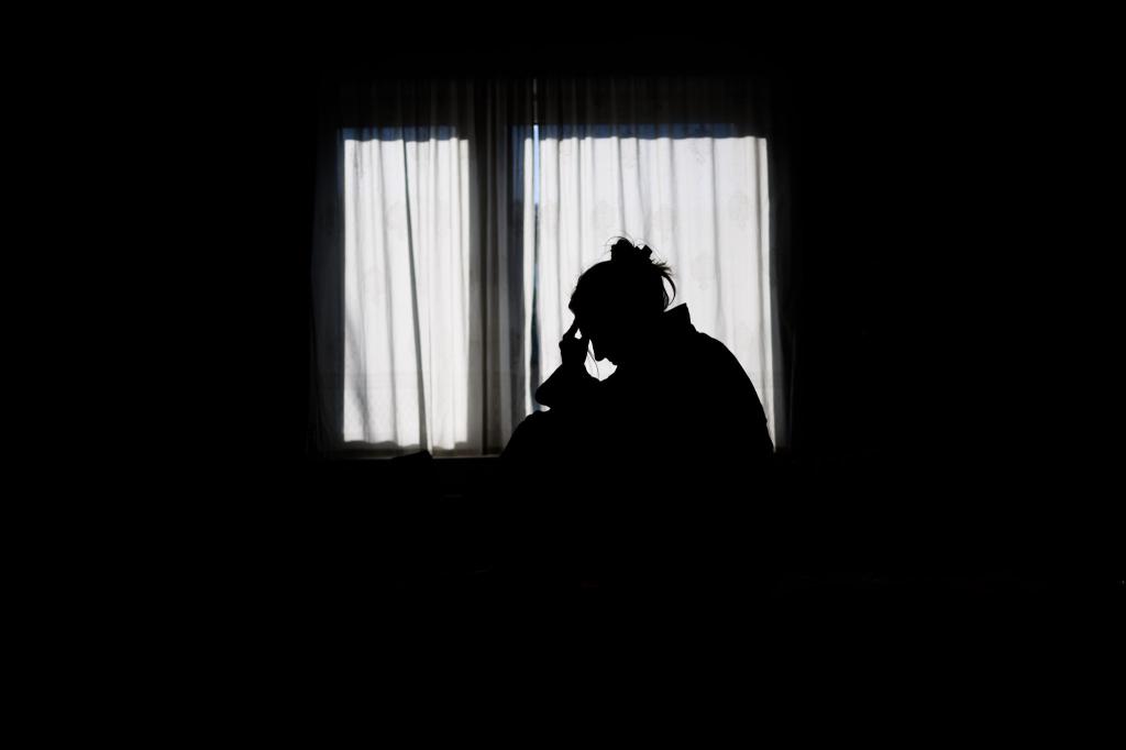 Einsamkeit ist ein häufiger Anlass für Anrufe bei der Telefonseelsorge. (Symbolbild) - Foto: Julian Stratenschulte/dpa