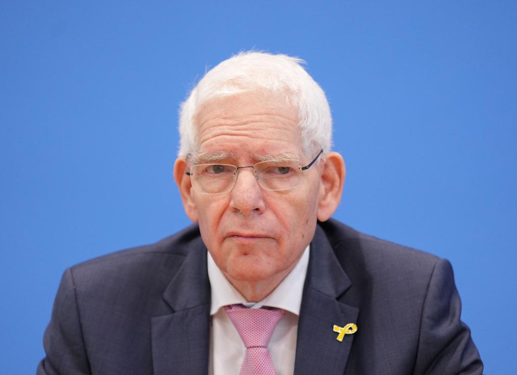 Zentralratspräsident Josef Schuster beobachtet eine Gewöhnung an Antisemitismus in Deutschland. (Archivbild) - Foto: Soeren Stache/dpa